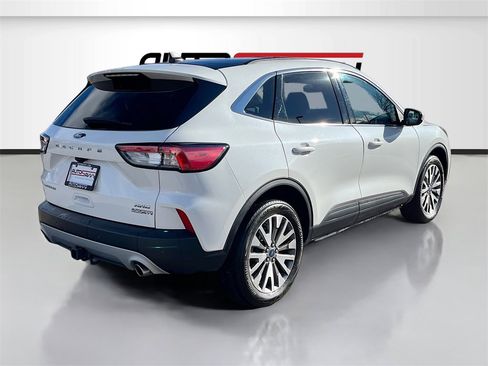 Used 2022 Ford Escape Titanium w/ Class II Trailer Tow Package image 7