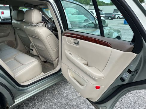 Used 2006 Cadillac DTS w/ Trunk Convenience Package FWD image 26
