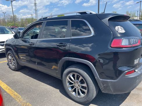 Used 2021 Jeep Cherokee Latitude Plus AWD/4WD image 2