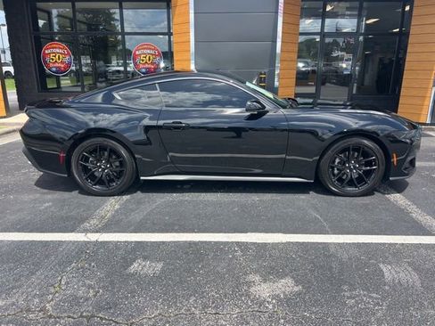 Used 2025 Ford Mustang Coupe RWD image 2