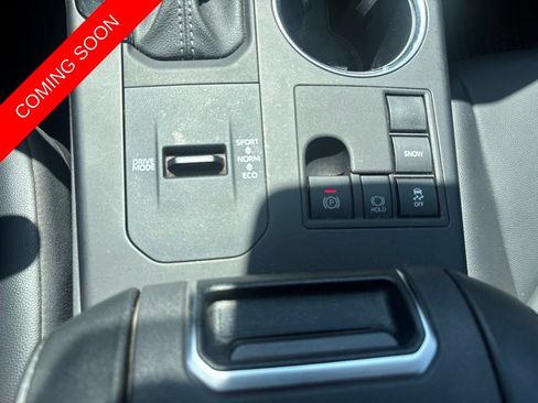 Used 2024 Toyota Highlander XLE FWD image 34