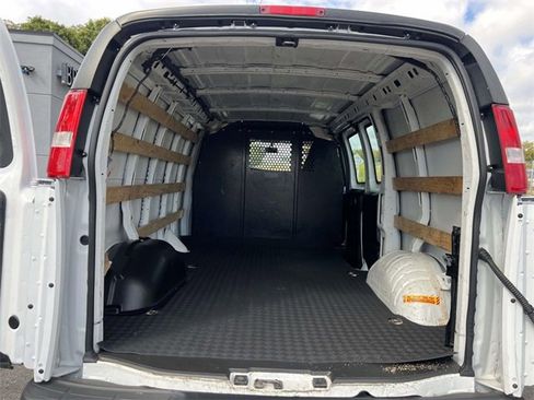 Used 2023 GMC Savana 2500 w/ Driver Convenience Package image 10