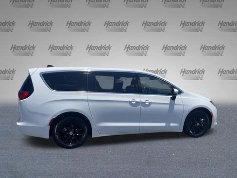 Used 2023 Chrysler Voyager LX FWD image 10