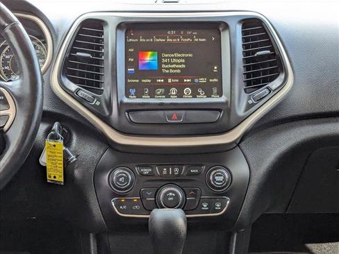 Used 2017 Jeep Cherokee Latitude w/ Cold Weather Group image 14