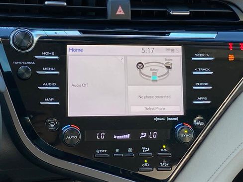 Used 2020 Toyota Camry XLE image 10