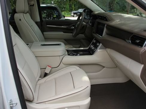 Used 2023 GMC Yukon XL Denali AWD/4WD image 42