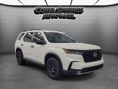 Certified 2024 Honda Pilot TrailSport image 1