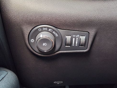 Used 2025 Jeep Compass Trailhawk w/ Trailhawk Elite Group AWD/4WD image 22