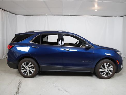 Used 2022 Chevrolet Equinox Premier AWD/4WD image 2