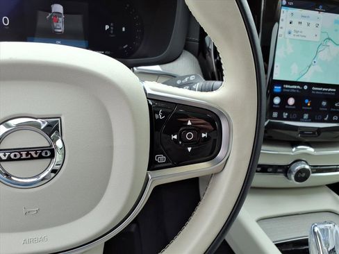 Used 2023 Volvo XC60 B5 Ultimate w/ Climate Package image 17