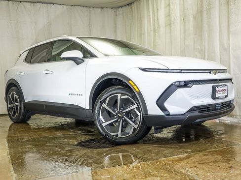 New 2026 Chevrolet Equinox EV LT image 2