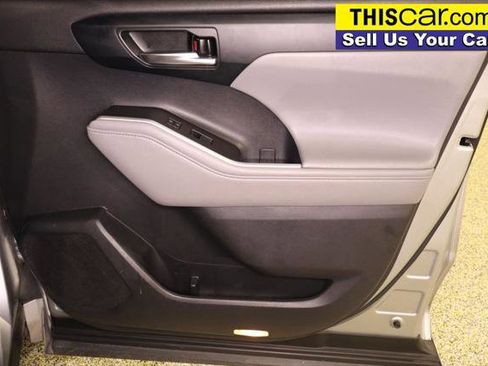 Used 2021 Toyota Highlander XLE image 31