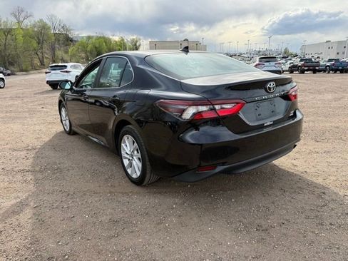 Used 2022 Toyota Camry LE image 3