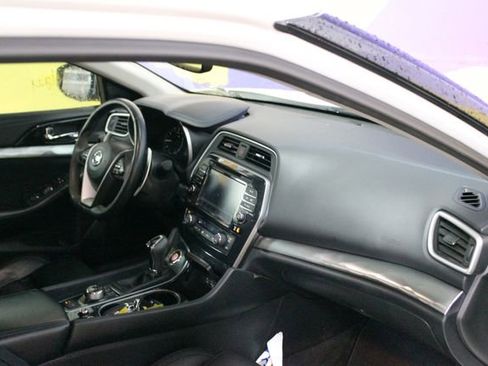 Used 2016 Nissan Maxima SR FWD image 12