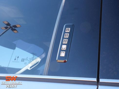 Used 2022 Ford F250 Platinum w/ FX4 Off-Road Package image 9