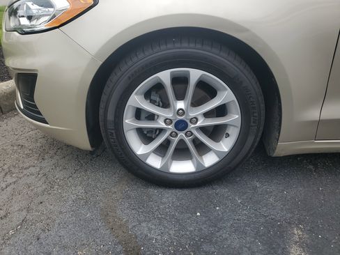 Used 2019 Ford Fusion SE FWD image 28