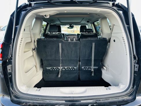 Used 2024 Chrysler Pacifica Limited image 31