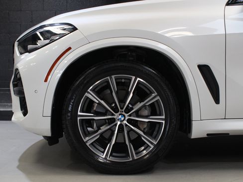 Used 2021 BMW X5 xDrive40i w/ M Sport Package AWD/4WD image 4
