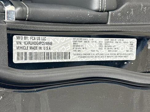 Used 2023 Jeep Grand Cherokee Overland w/ Rear Seat Video Group I AWD/4WD image 34