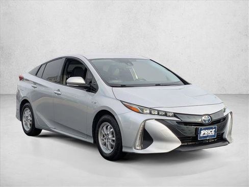 Used 2019 Toyota Prius Prime Premium image 3