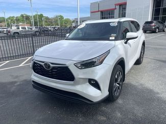 Certified 2026 Toyota Highlander XLE video 1