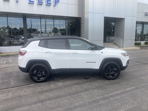 Used 2023 Jeep Compass Trailhawk w/ Sun and Sound Group AWD/4WD image 8