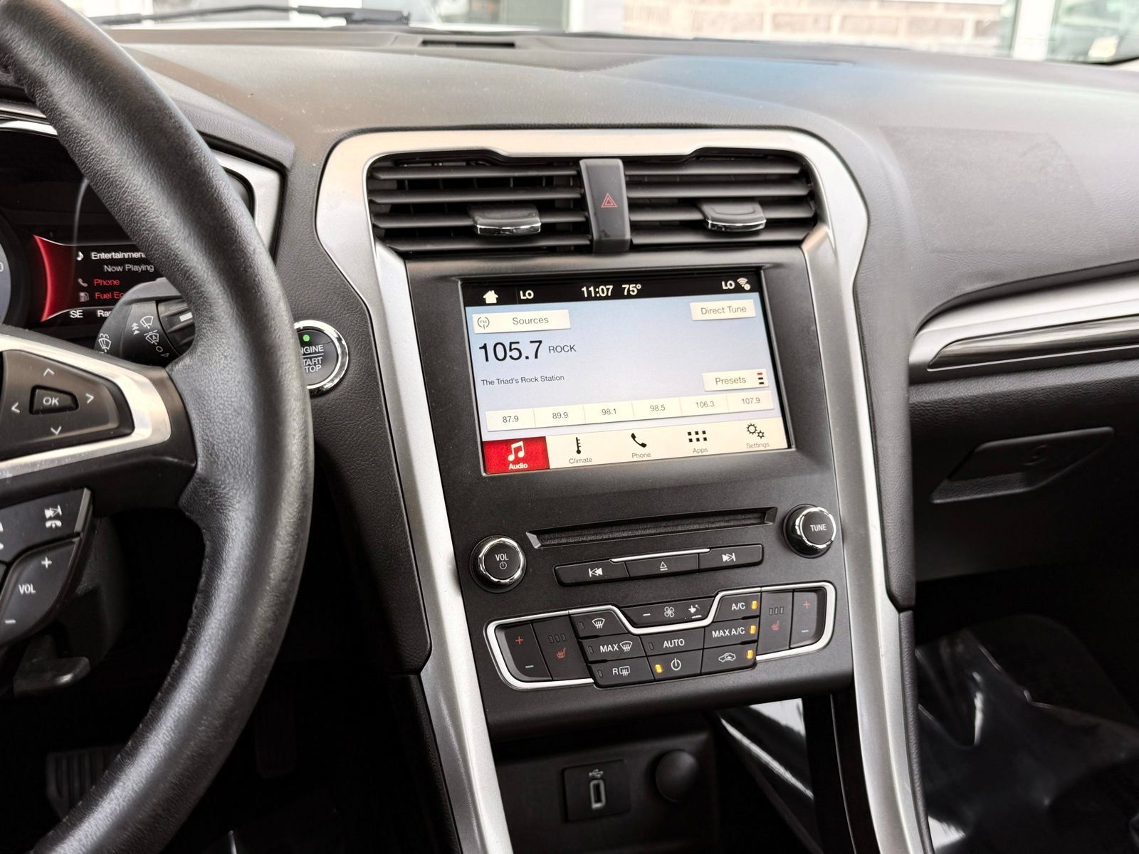 Used 2018 Ford Fusion SE w/ Equipment Group 602A FWD image 29