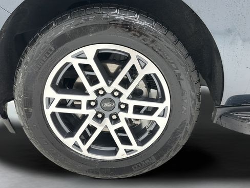 Used 2025 Ford Expedition Active AWD/4WD image 9