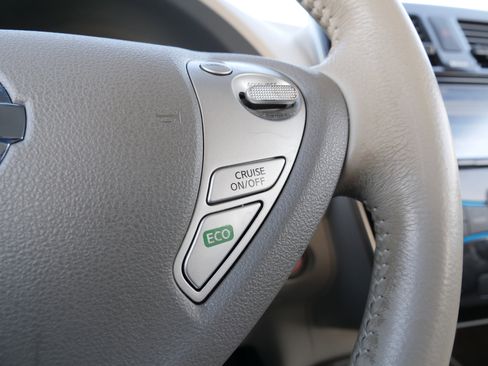 Used 2013 Nissan Leaf SV w/ Premium Pkg image 20