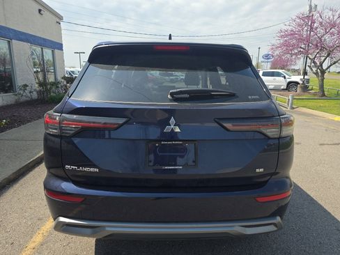 Used 2025 Mitsubishi Outlander SE image 5