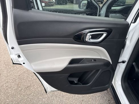 Used 2023 Jeep Compass Limited image 18