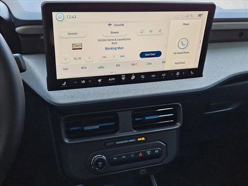 New 2025 Ford Maverick XLT w/ XLT Luxury Package image 12