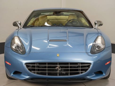 Used 2012 Ferrari California RWD image 11