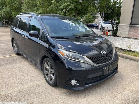 Used 2017 Toyota Sienna SE FWD image 6
