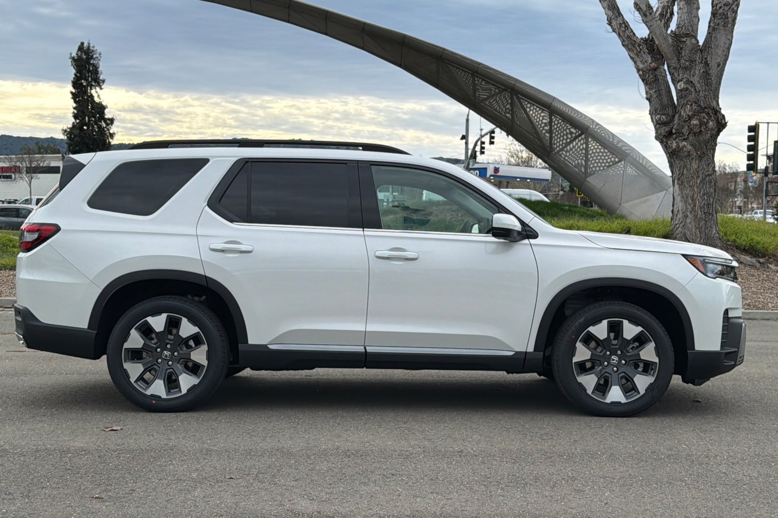 New 2026 Honda Pilot Touring image 3