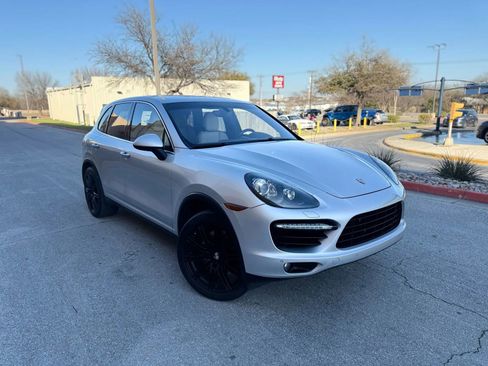 Used 2012 Porsche Cayenne Turbo image 2
