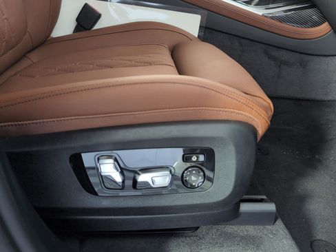 New 2026 BMW X7 M60i image 33