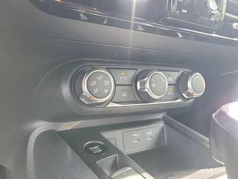 Used 2025 Nissan Kicks SV FWD image 25