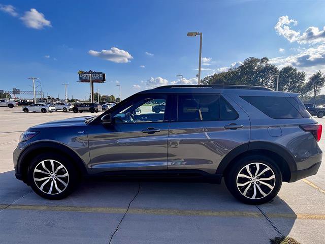 Used 2025 Ford Explorer ST-Line w/ Premium Package RWD image 8