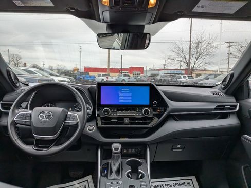 Used 2024 Toyota Highlander XSE image 12