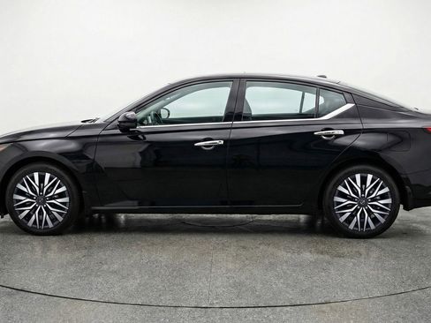 Used 2025 Nissan Altima 2.5 SV image 5