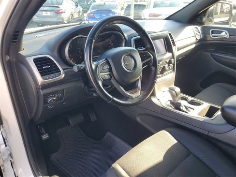 Used 2021 Jeep Grand Cherokee Laredo w/ Security & Convenience Group image 17