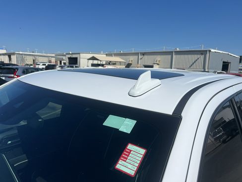 Used 2024 GMC Sierra 1500 AT4X image 12