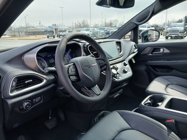 New 2026 Chrysler Pacifica Select w/ S Appearance Package AWD/4WD image 9