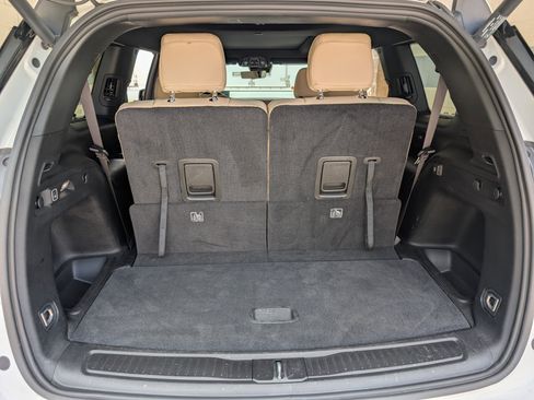 Used 2024 Jeep Grand Cherokee L Limited w/ Luxury Tech Group II RWD image 20
