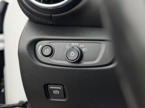 Used 2020 Chevrolet Blazer LT image 27