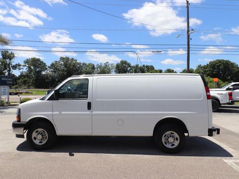 Used 2024 Chevrolet Express 2500 w/ Driver Convenience Package RWD image 5