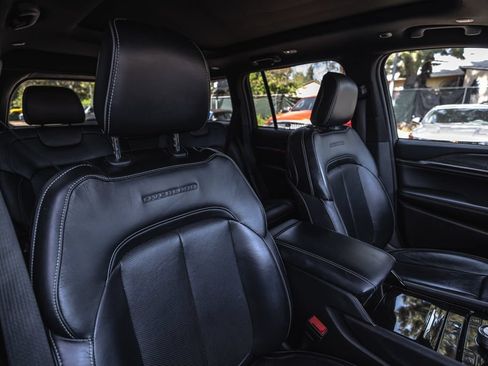 Used 2024 Jeep Grand Cherokee Overland AWD/4WD image 29