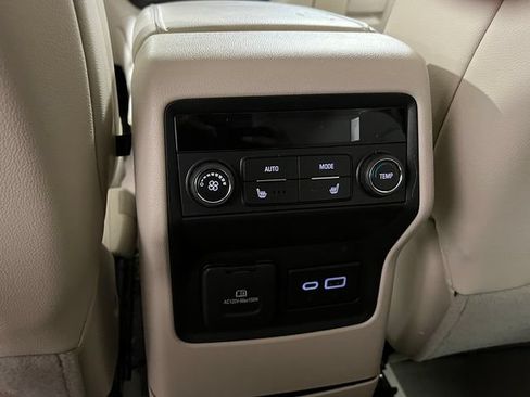Used 2023 GMC Acadia Denali AWD/4WD image 36