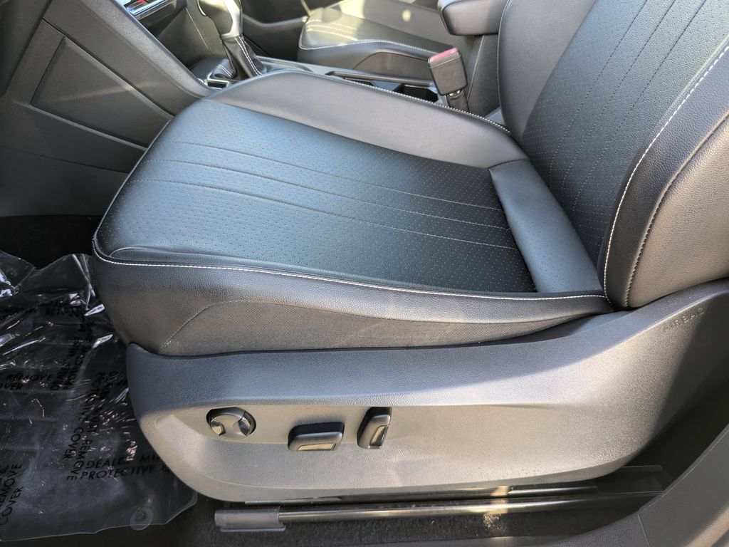 Certified 2022 Volkswagen Tiguan SE R-Line FWD image 18
